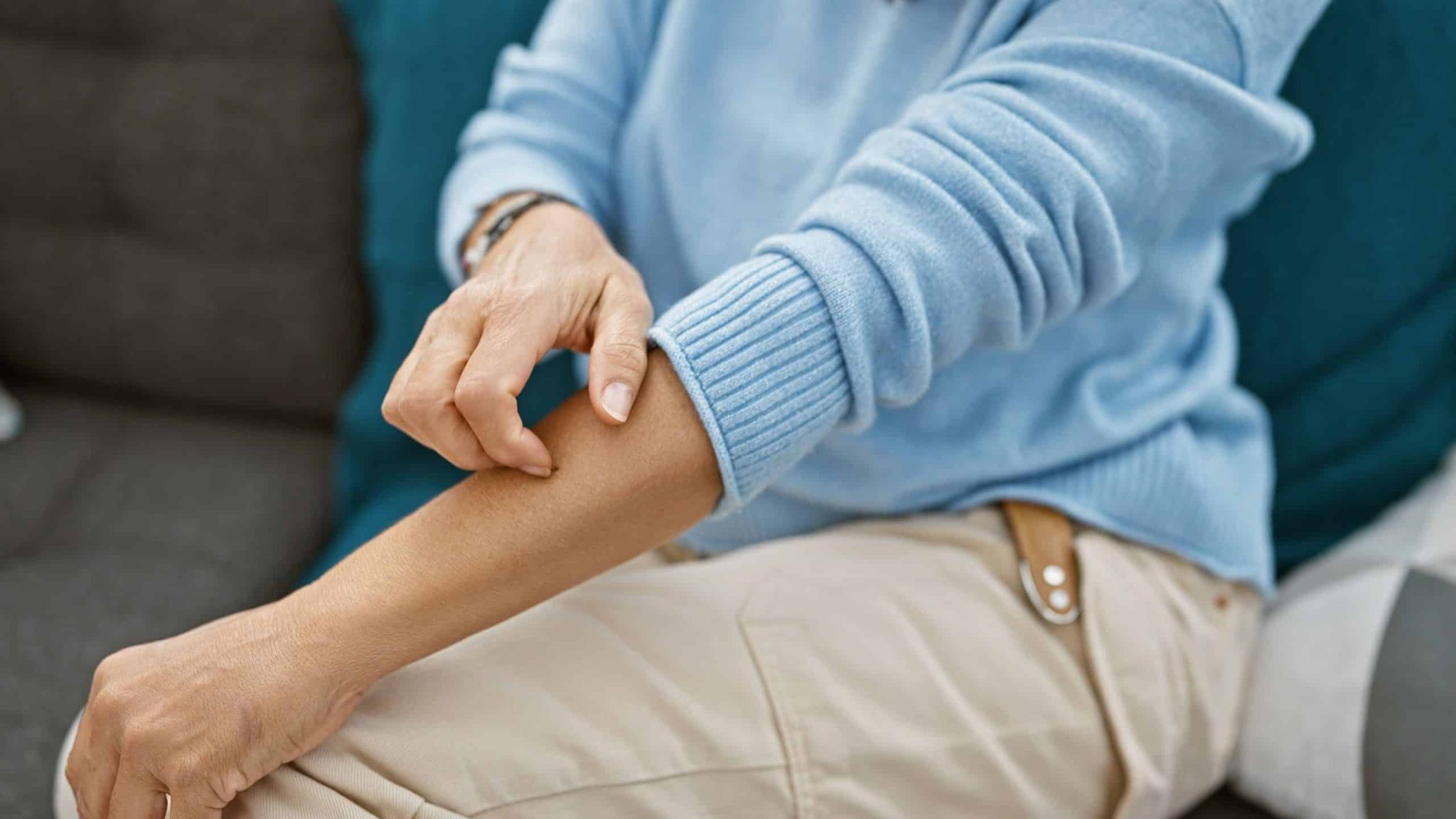 por-que-sentimos-coceira-so-de-ver-alguem-se-cocando?