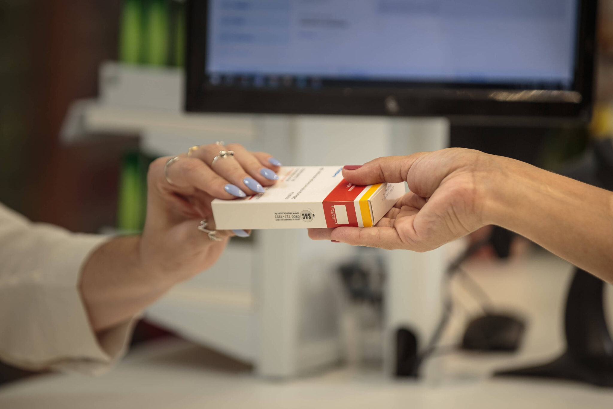 52%-dos-brasileiros-consultam-farmaceuticos-para-comprar-remedios