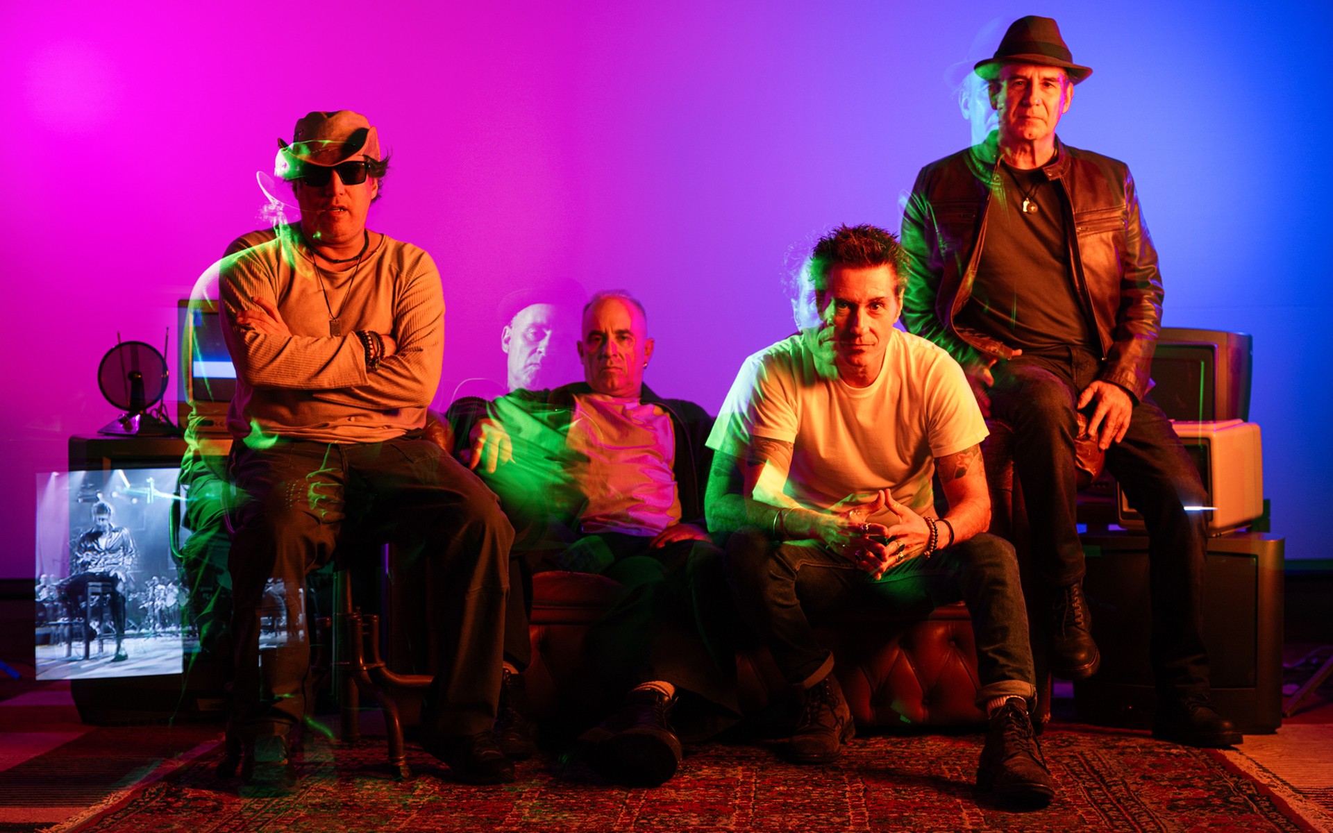 capital-inicial-se-apega-a-gravacao-de-show-acustico-e-lanca-faixas-ineditas-do-album-que-reposicionou-o-grupo