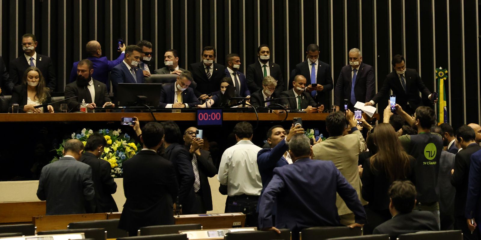 corregedor-da-camara-pede-suspensao-de-3-deputados-envolvidos-em-motim