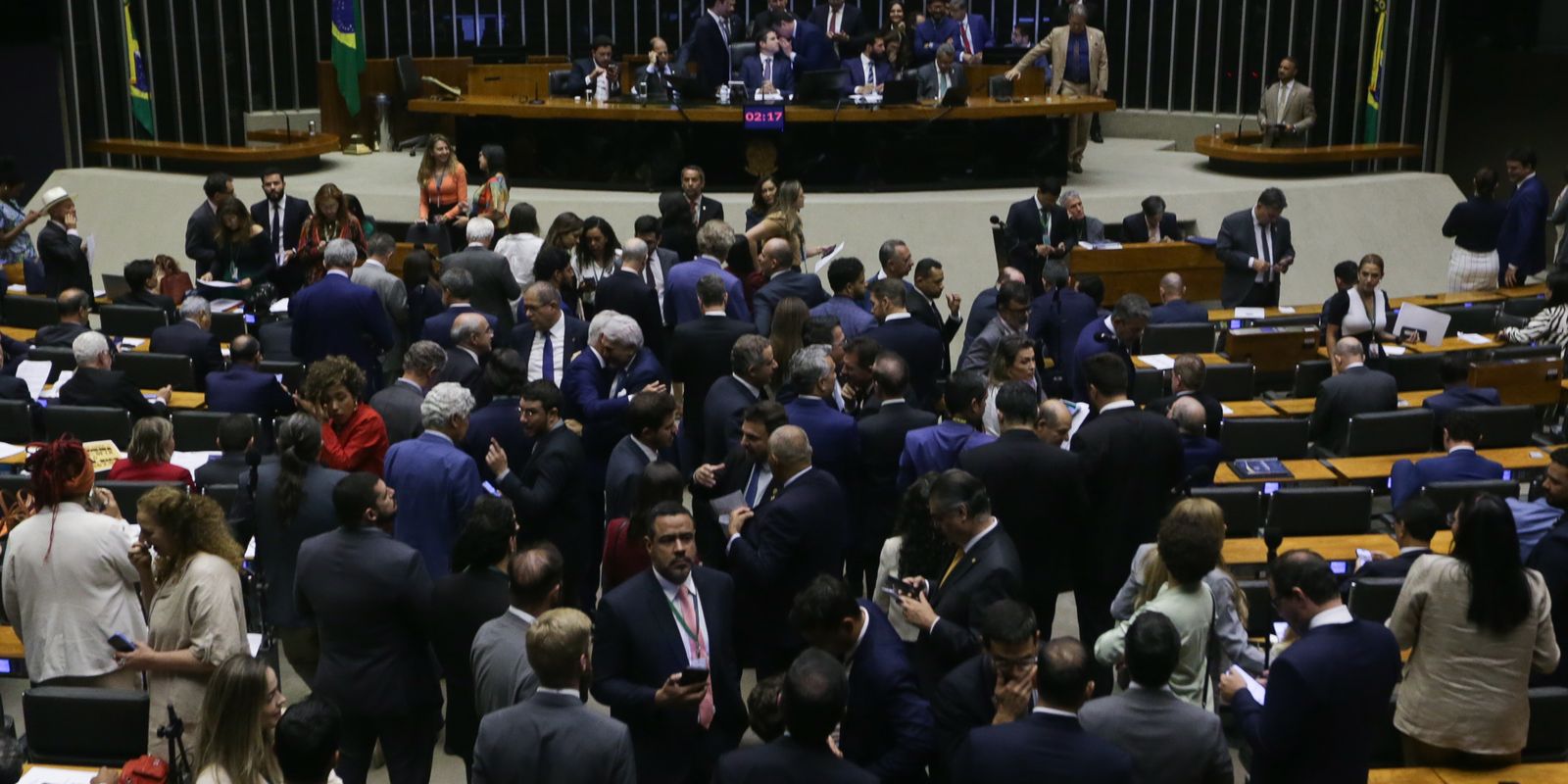 camara-aprova-isencao-do-ir-para-quem-ganha-ate-r$-5-mil