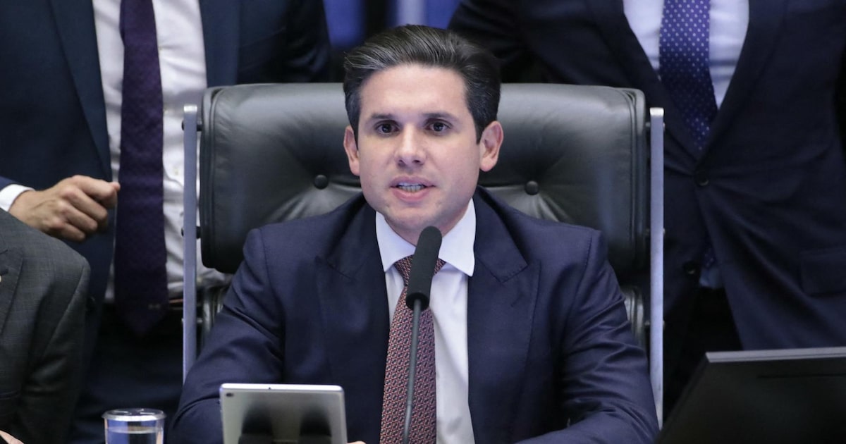 hugo-motta-destaca-importancia-de-barroso-e-diz-que-ele-‘fara-falta’-no-stf