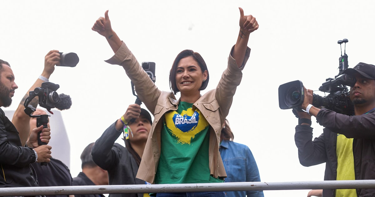 ‘ele-me-ama’,-ironiza-michelle-bolsonaro-sobre-lindbergh-apos-lider-do-pt-pedir-investigacao-a-pgr