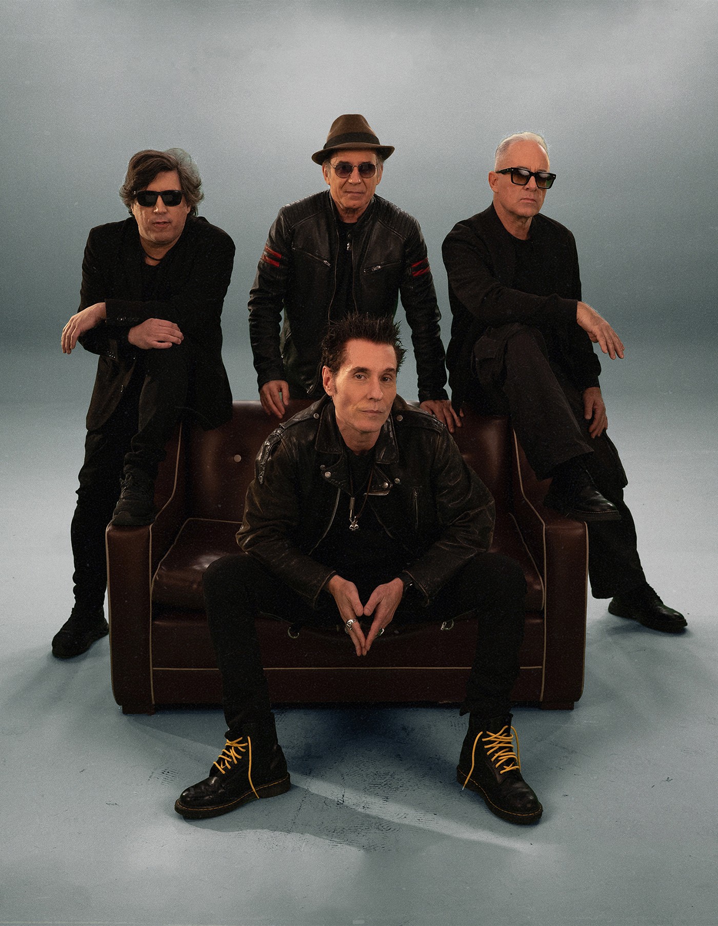 capital-inicial-se-‘movimenta’,-sem-sair-do-lugar-de-conforto,-em-ep-com-faixas-ineditas-produzidas-por-douglas-moda