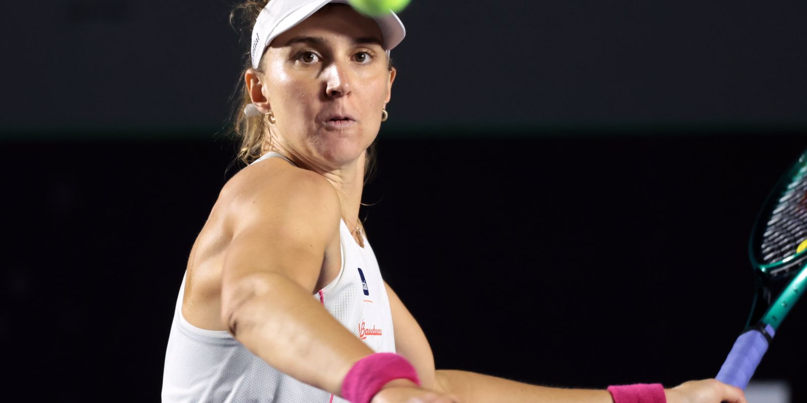 bia-haddad-cai-na-estreia-e-dupla-de-stefani-avanca-no-wta-de-adelaide