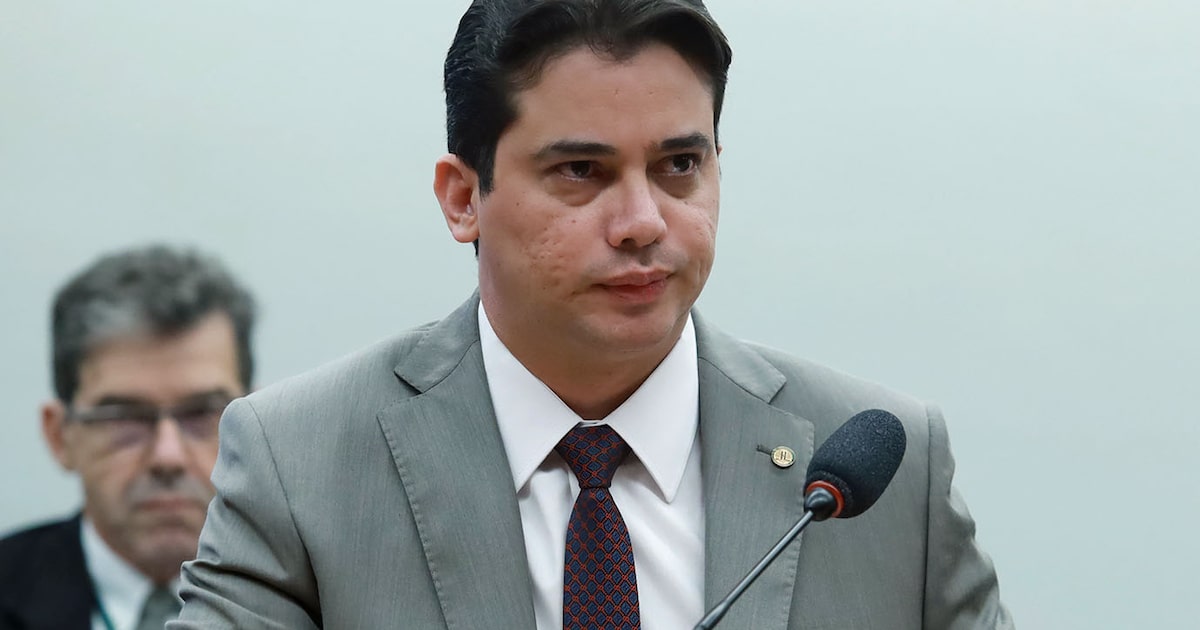 investigacao-contra-junior-mano-acirra-disputa-do-pt-no-ceara-e-lula-e-chamado-para-resolver-crise