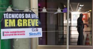greve-atinge-mais-de-50-universidades-federais;-entenda-disputa-entre-servidores-e-governo-lula