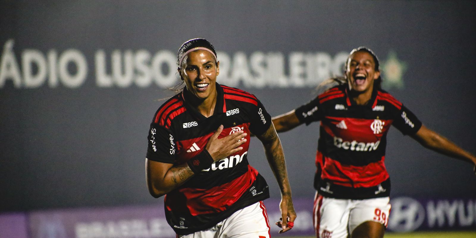 flamengo-derrota-vitoria-e-fica-perto-de-lideres-no-br-feminino