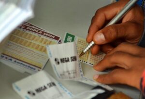 mega-sena-acumula-e-premio-vai-a-r$-115-milhoes;-veja-numeros-sorteados