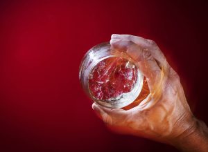 jovens-intoxicados-com-metanol-compraram-gim-importado-em-adega-da-zona-sul-de-sp