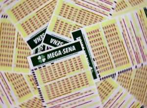 mega-sena-acumula-e-premio-principal-vai-para-r$-27-milhoes