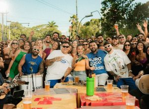menos-e-mais-e-simone-mendes-batem-recorde-com-musica-que-ficou-por-mais-tempo-em-1o-no-spotify