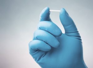 entidades-medicas-se-manifestam-contra-‘chip-da-beleza’-e-testosterona-em-mulheres