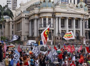 manifestacao-no-rio-lembra-8-de-janeiro-e-rejeita-anistia-a-golpistas