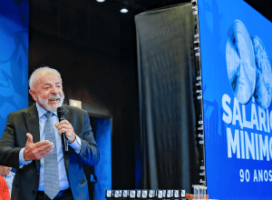 lula-diz-que-salario-minimo-e-“muito-baixo”-e-critica-descaso-historico-com-renda-dos-mais-pobres