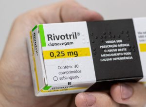 rivotril-em-gotas-retorna-as-farmacias-apos-6-meses,-mas-versao-sublingual-segue-em-falta-no-pais
