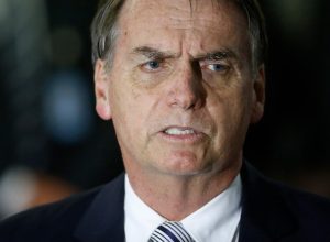 bolsonaro-voltou-a-apresentar-soluco-e-tem-voz-fraca-e-aparencia-abatida,-diz-flavio