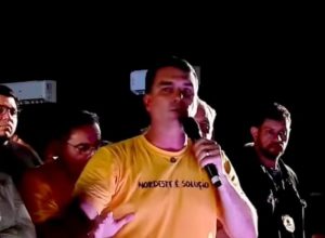 em-1o-discurso-no-nordeste,-flavio-faz-novo-aceno-as-mulheres-e-critica-seguranca-publica-do-pt