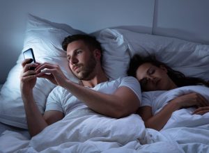 como-voltar-a-confiar-na-namorada-que-trocava-mensagens-secretas-com-o-ex?