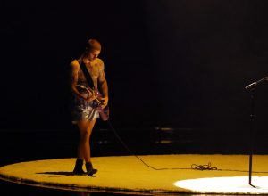 justin-bieber:-como-apresentacao-inusitada-gerou-debate-sobre-shows-pop-e-privilegio-masculino