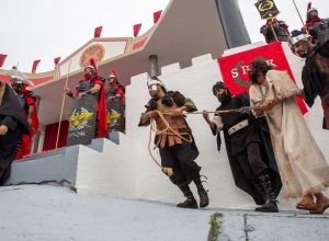 sao-esperados-150-mil-fieis-para-via-sacra-no-morro-da-capelinha-(df)